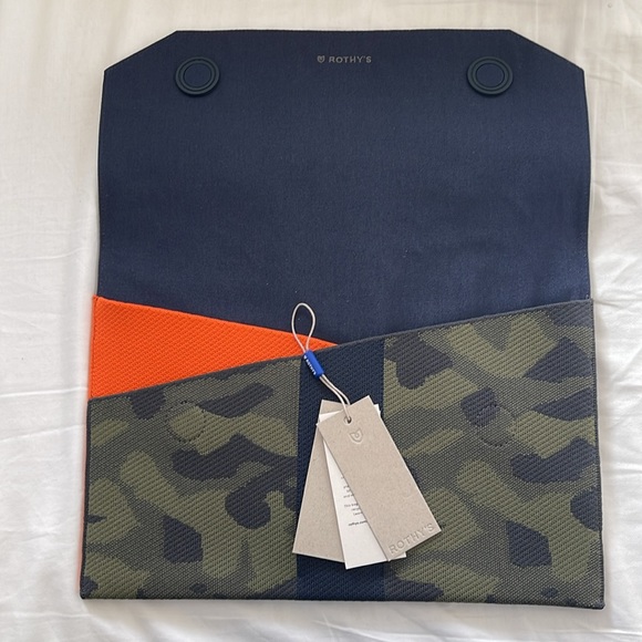 🆕 Rothy's Sage Camo Portfolio *RETIRED PRINT/COLOR* - Picture 3 of 3